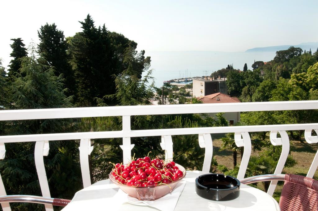 Bed & Breakfast Villa Klara Icici Ruang foto