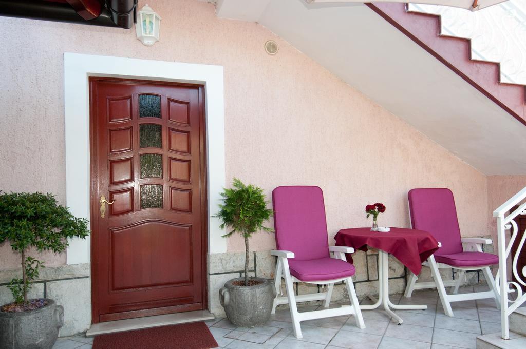 Bed & Breakfast Villa Klara Icici Ruang foto